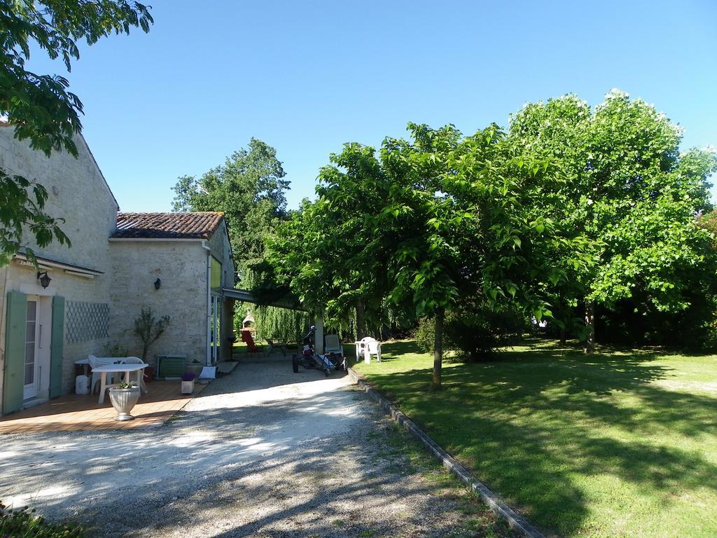 Gite Cosy, Sur Jardin, Terrasse Privee, Parking Au Calme En Rdc Gemozac ภายนอก รูปภาพ
