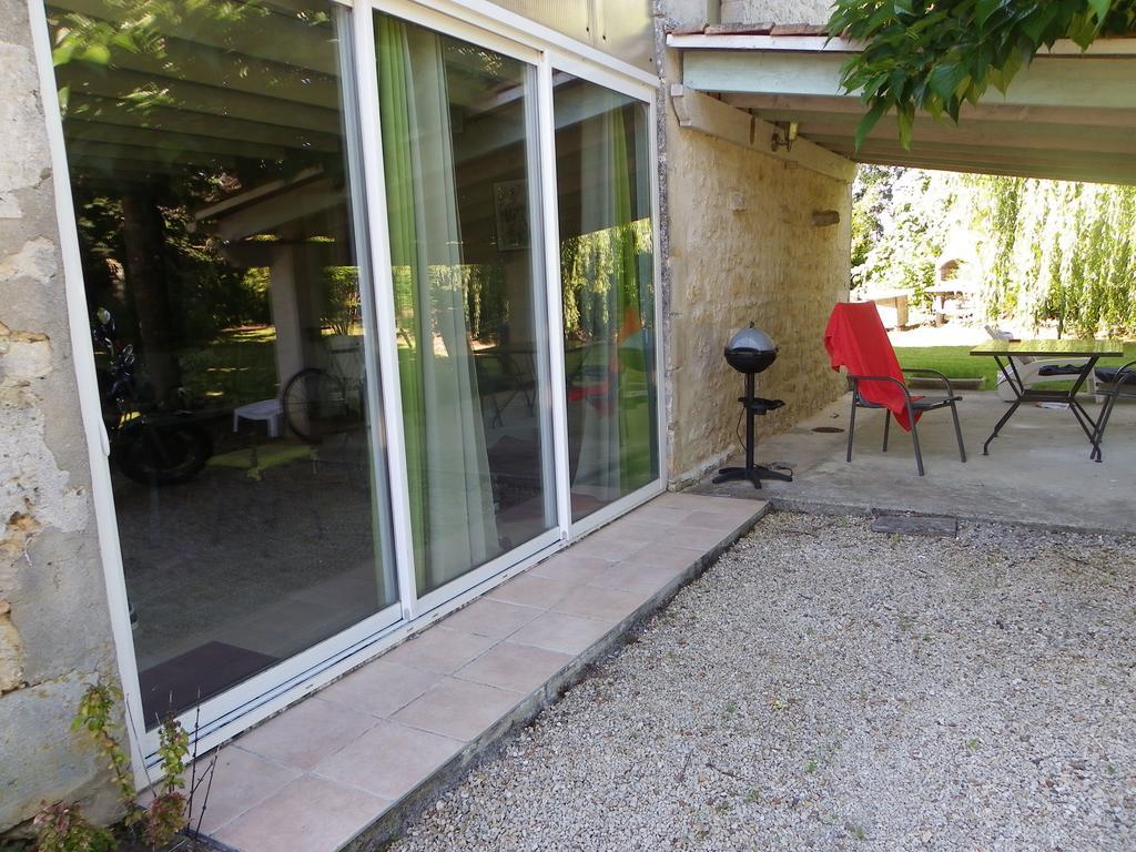 Gite Cosy, Sur Jardin, Terrasse Privee, Parking Au Calme En Rdc Gemozac ภายนอก รูปภาพ