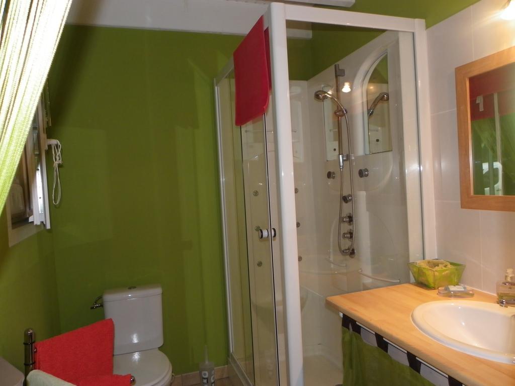 Gite Cosy, Sur Jardin, Terrasse Privee, Parking Au Calme En Rdc Gemozac ภายนอก รูปภาพ